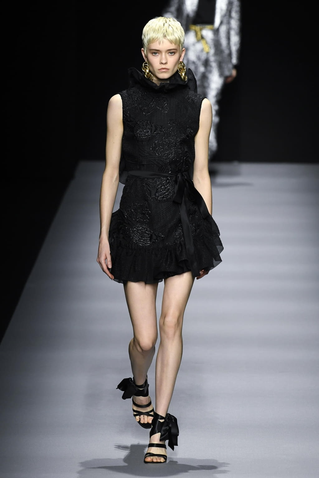 Fashion Week Milan Fall/Winter 2020 look 33 from the Alberta Ferretti collection 女装