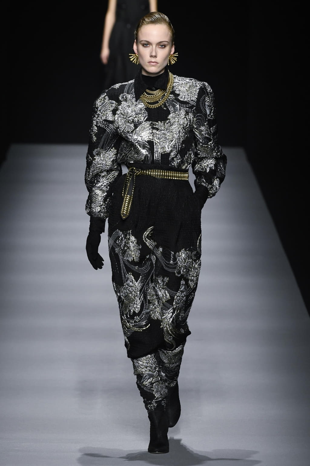Fashion Week Milan Fall/Winter 2020 look 37 from the Alberta Ferretti collection 女装