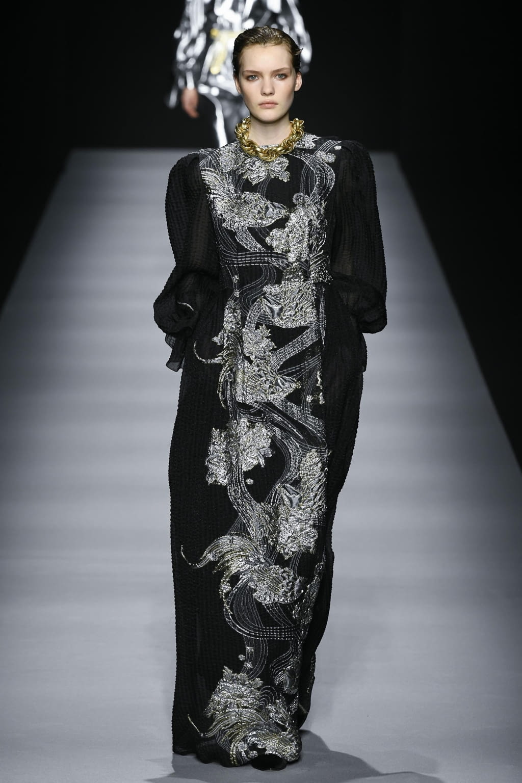 Fashion Week Milan Fall/Winter 2020 look 40 from the Alberta Ferretti collection womenswear