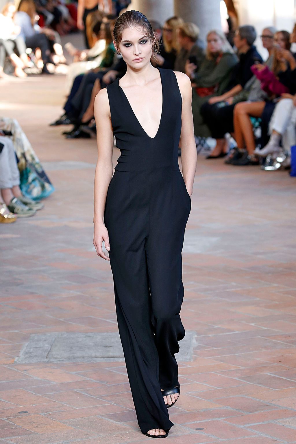 Fashion Week Milan Spring/Summer 2018 look 14 from the Alberta Ferretti collection 女装