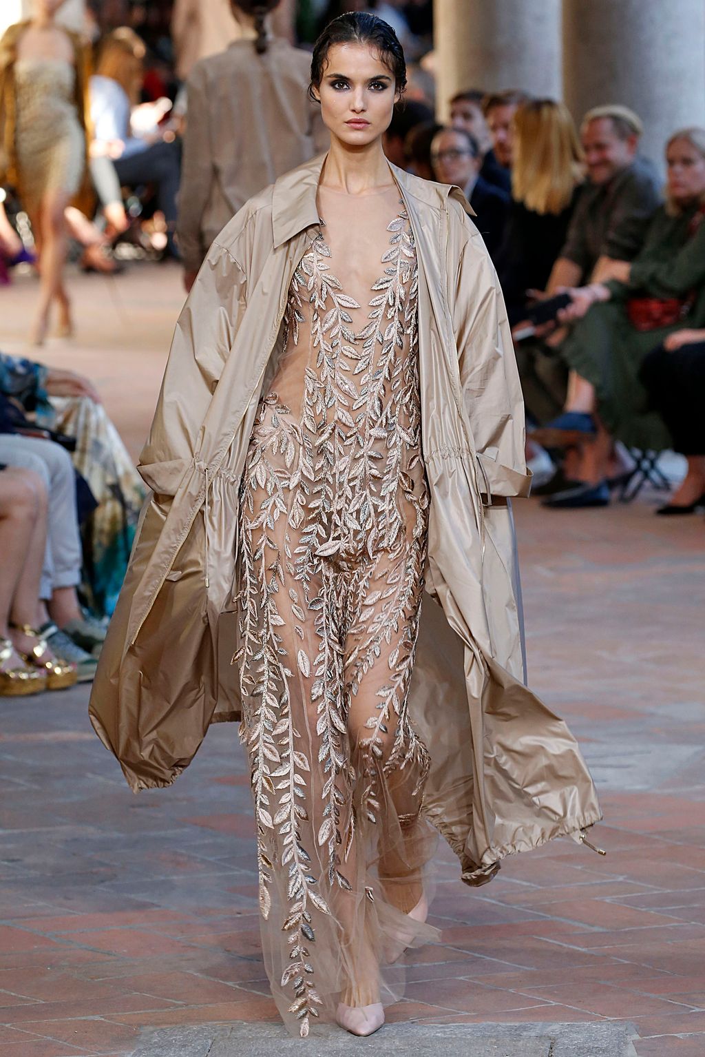 Fashion Week Milan Spring/Summer 2018 look 30 from the Alberta Ferretti collection 女装