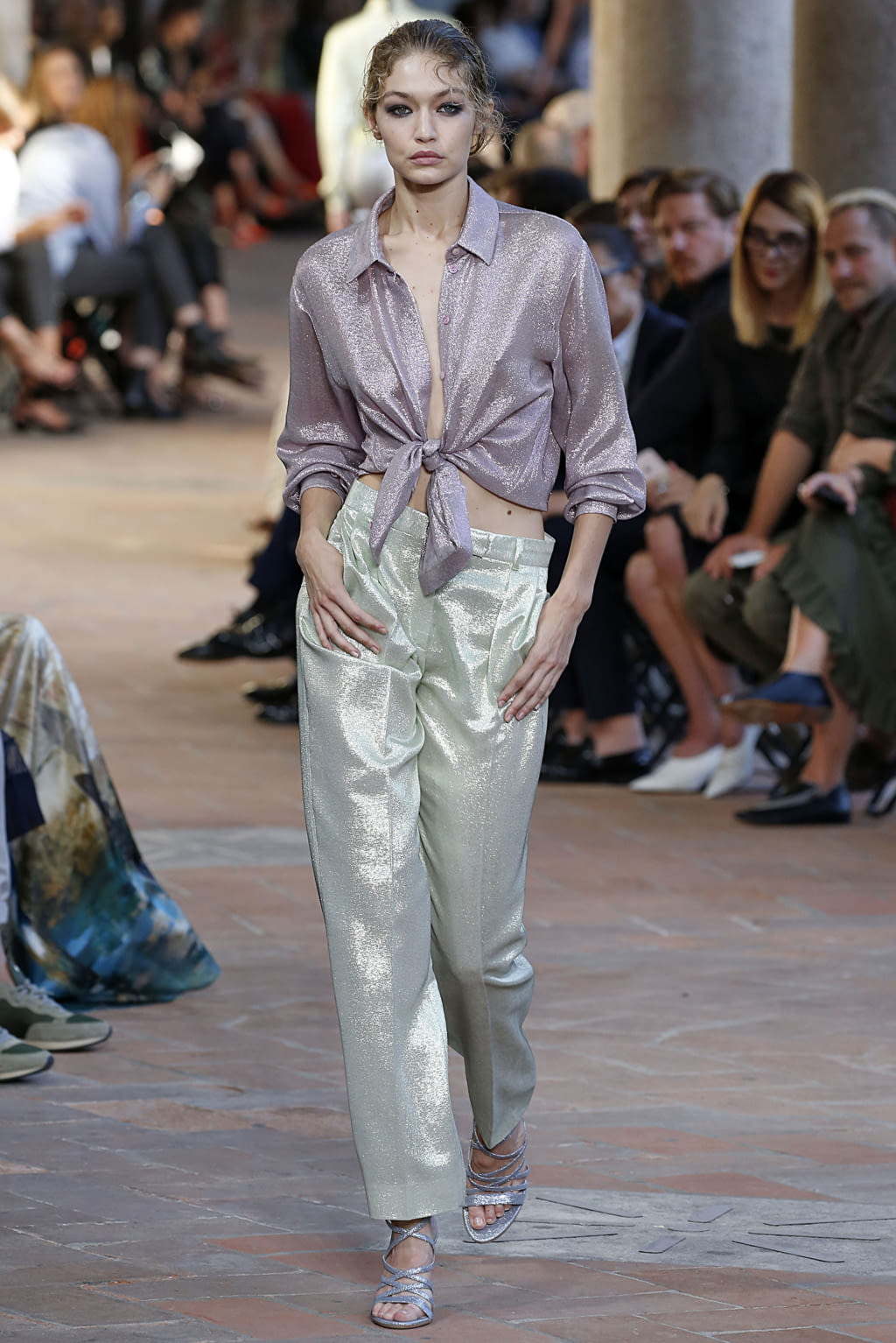 Fashion Week Milan Spring/Summer 2018 look 52 from the Alberta Ferretti collection 女装