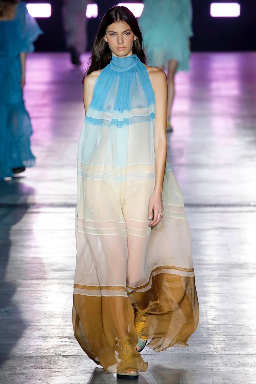 Fashion Week Milan Spring/Summer 2019 look 28 from the Alberta Ferretti collection 女装