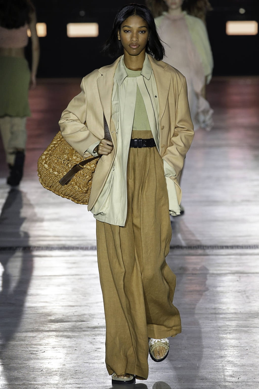 Fashion Week Milan Spring/Summer 2019 look 34 from the Alberta Ferretti collection 女装