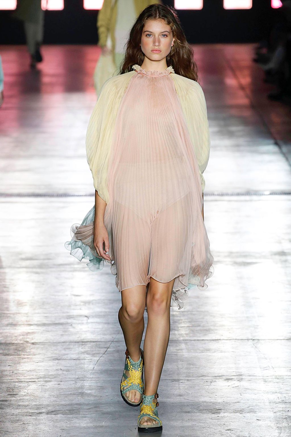 Fashion Week Milan Spring/Summer 2019 look 33 from the Alberta Ferretti collection 女装