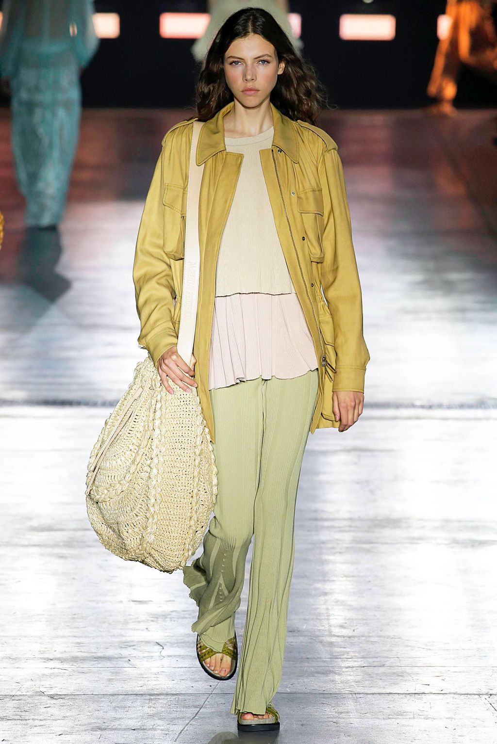 Fashion Week Milan Spring/Summer 2019 look 35 from the Alberta Ferretti collection 女装