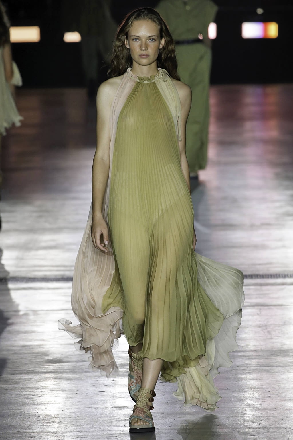 Fashion Week Milan Spring/Summer 2019 look 38 from the Alberta Ferretti collection 女装