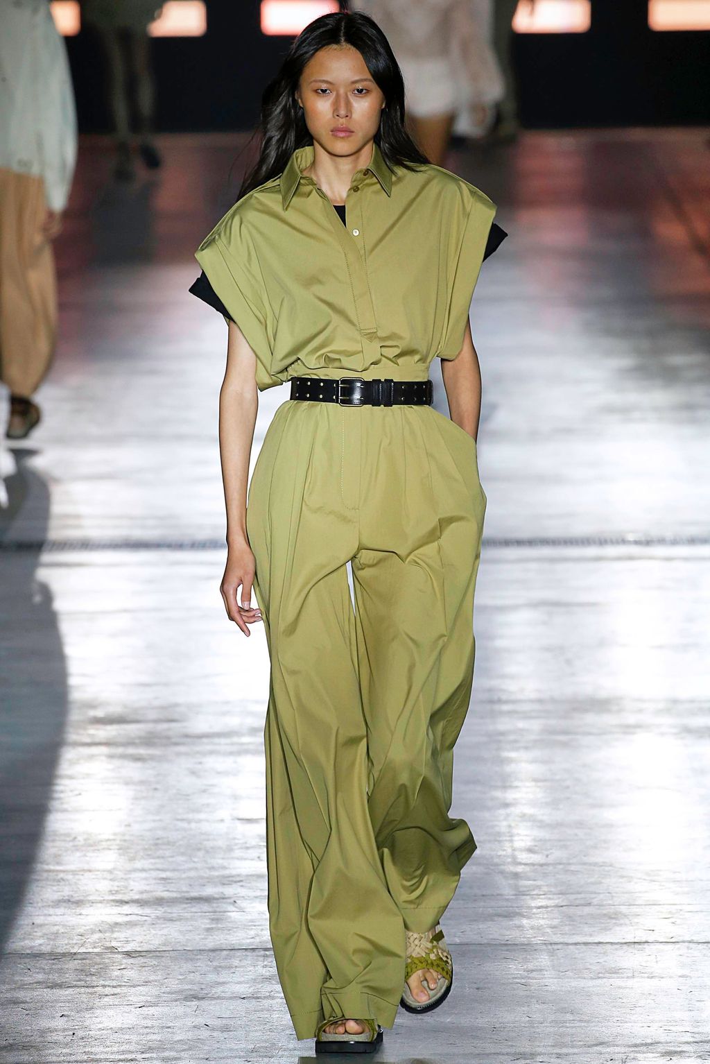 Fashion Week Milan Spring/Summer 2019 look 39 from the Alberta Ferretti collection 女装