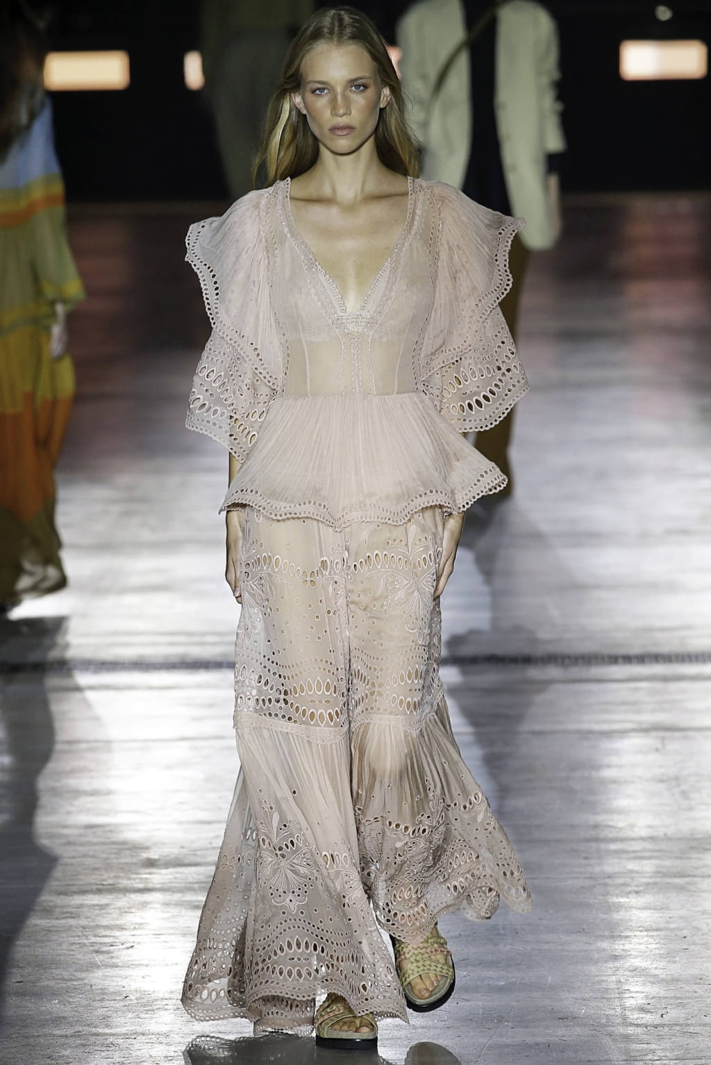 Fashion Week Milan Spring/Summer 2019 look 44 from the Alberta Ferretti collection 女装