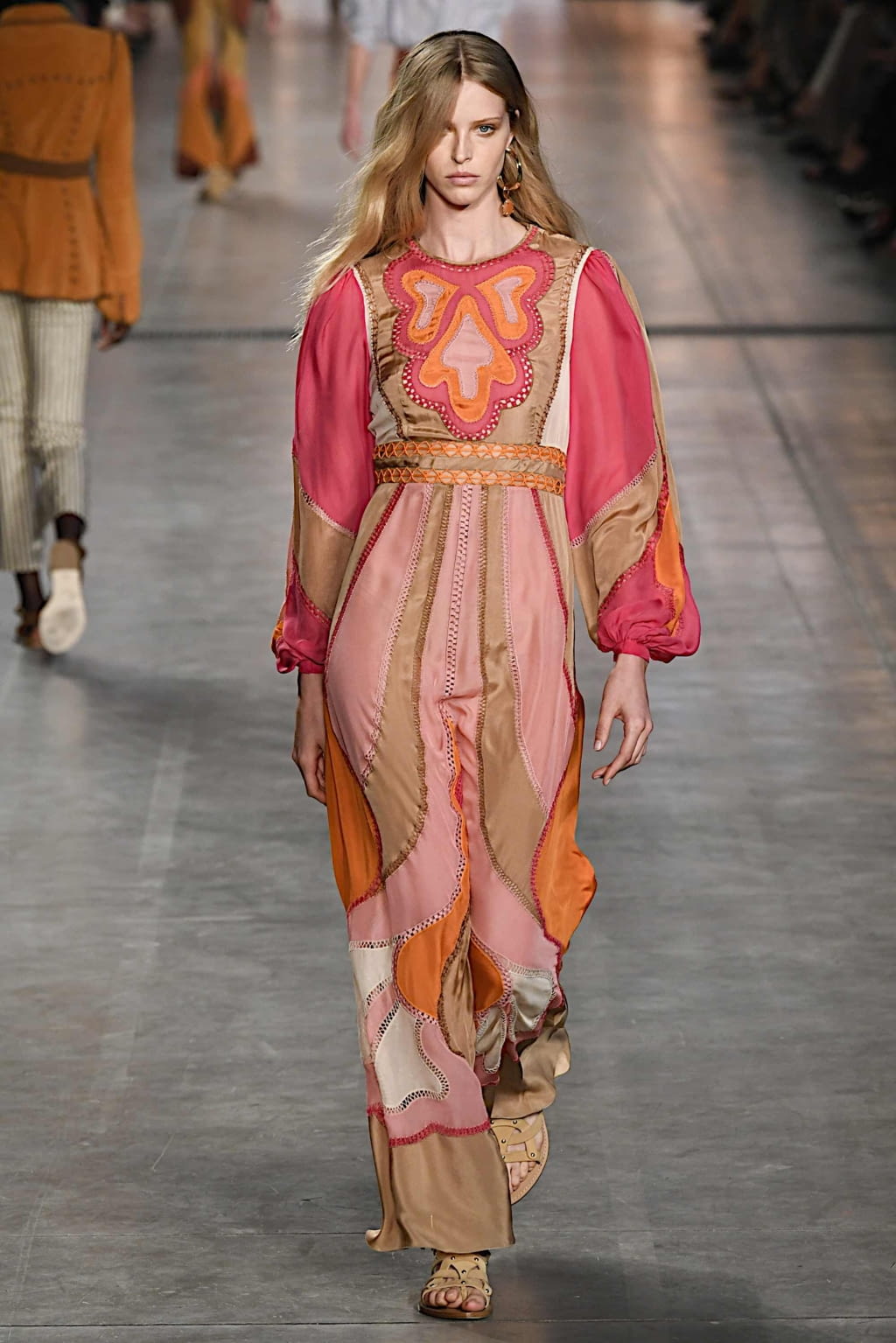 Fashion Week Milan Spring/Summer 2020 look 5 from the Alberta Ferretti collection 女装
