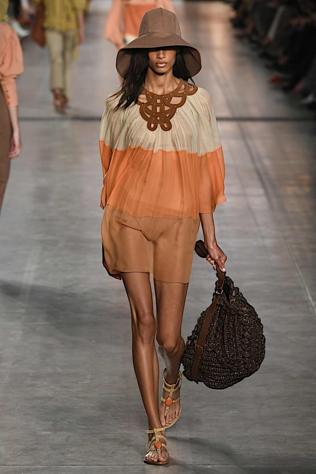 Fashion Week Milan Spring/Summer 2020 look 13 from the Alberta Ferretti collection 女装