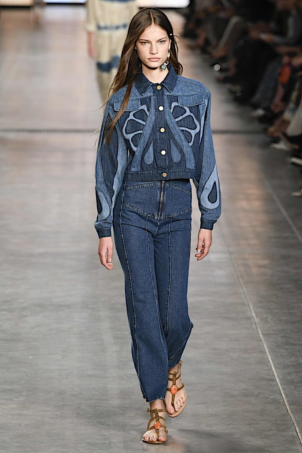 Fashion Week Milan Spring/Summer 2020 look 28 from the Alberta Ferretti collection 女装