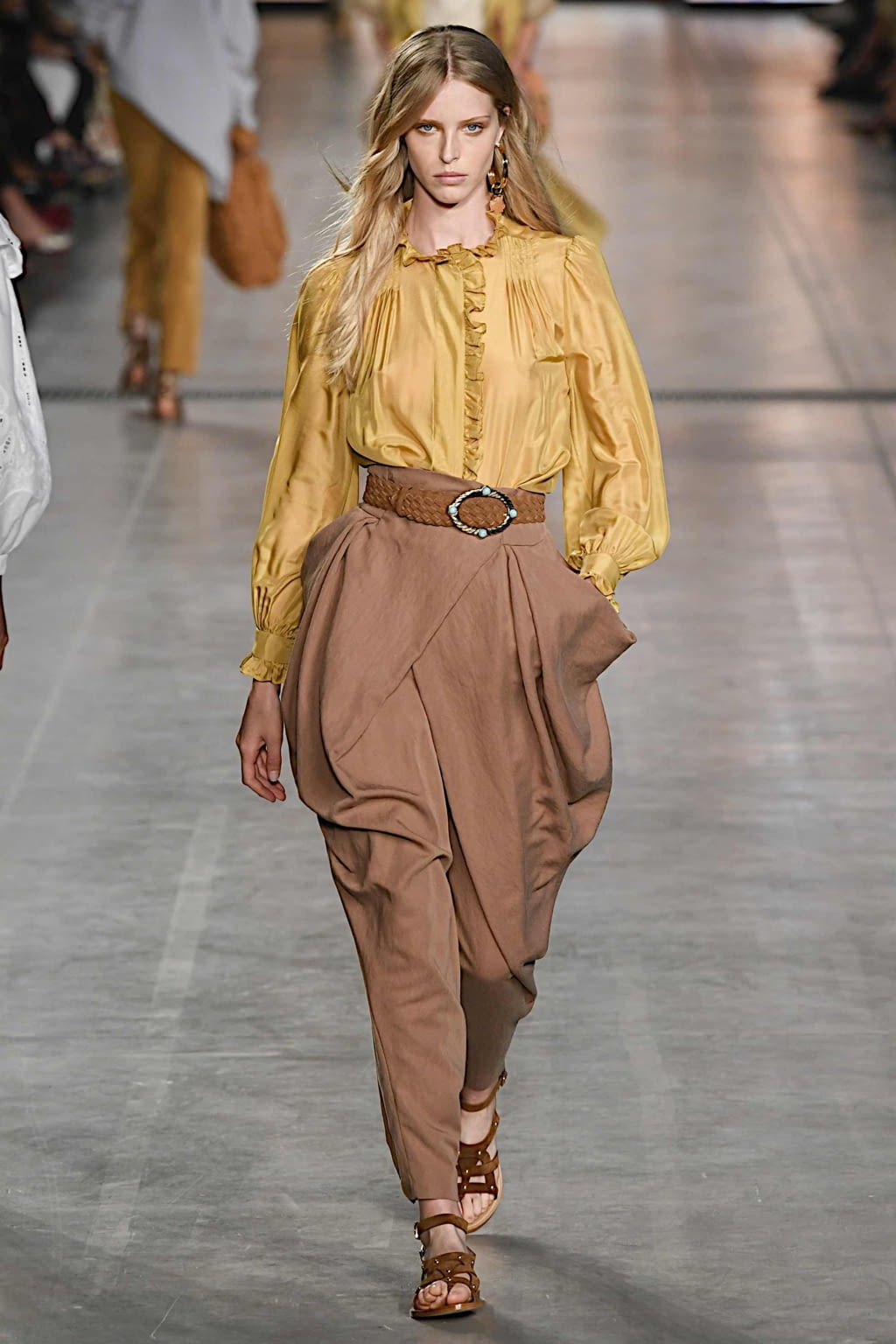 Fashion Week Milan Spring/Summer 2020 look 32 from the Alberta Ferretti collection womenswear