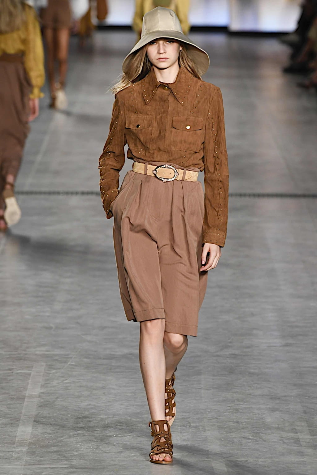 Fashion Week Milan Spring/Summer 2020 look 34 from the Alberta Ferretti collection 女装