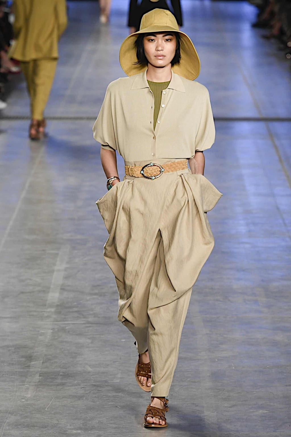 Fashion Week Milan Spring/Summer 2020 look 37 from the Alberta Ferretti collection 女装
