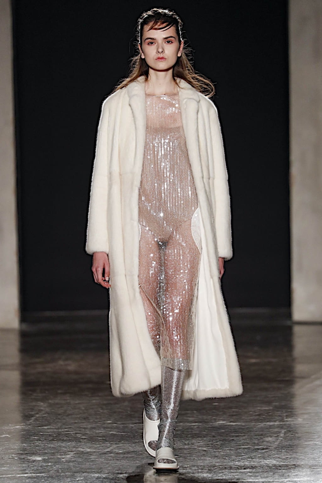 Fashion Week Milan Fall/Winter 2019 look 4 from the Alberto Zambelli collection 女装