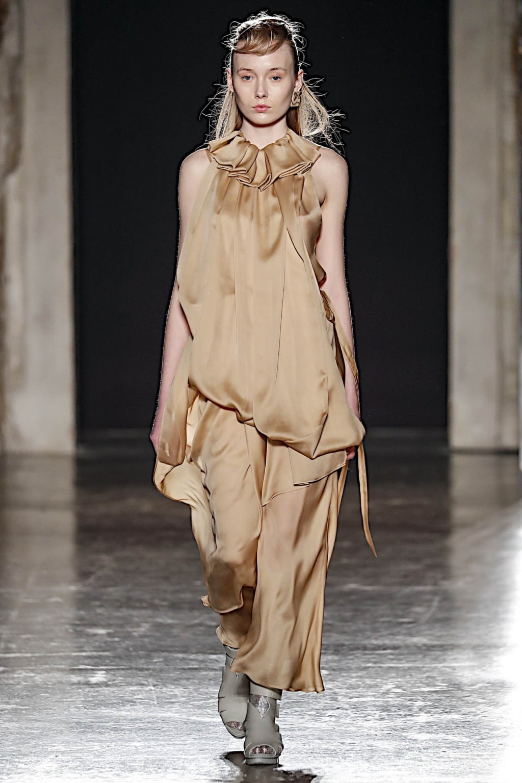 Fashion Week Milan Fall/Winter 2019 look 5 de la collection Alberto Zambelli womenswear