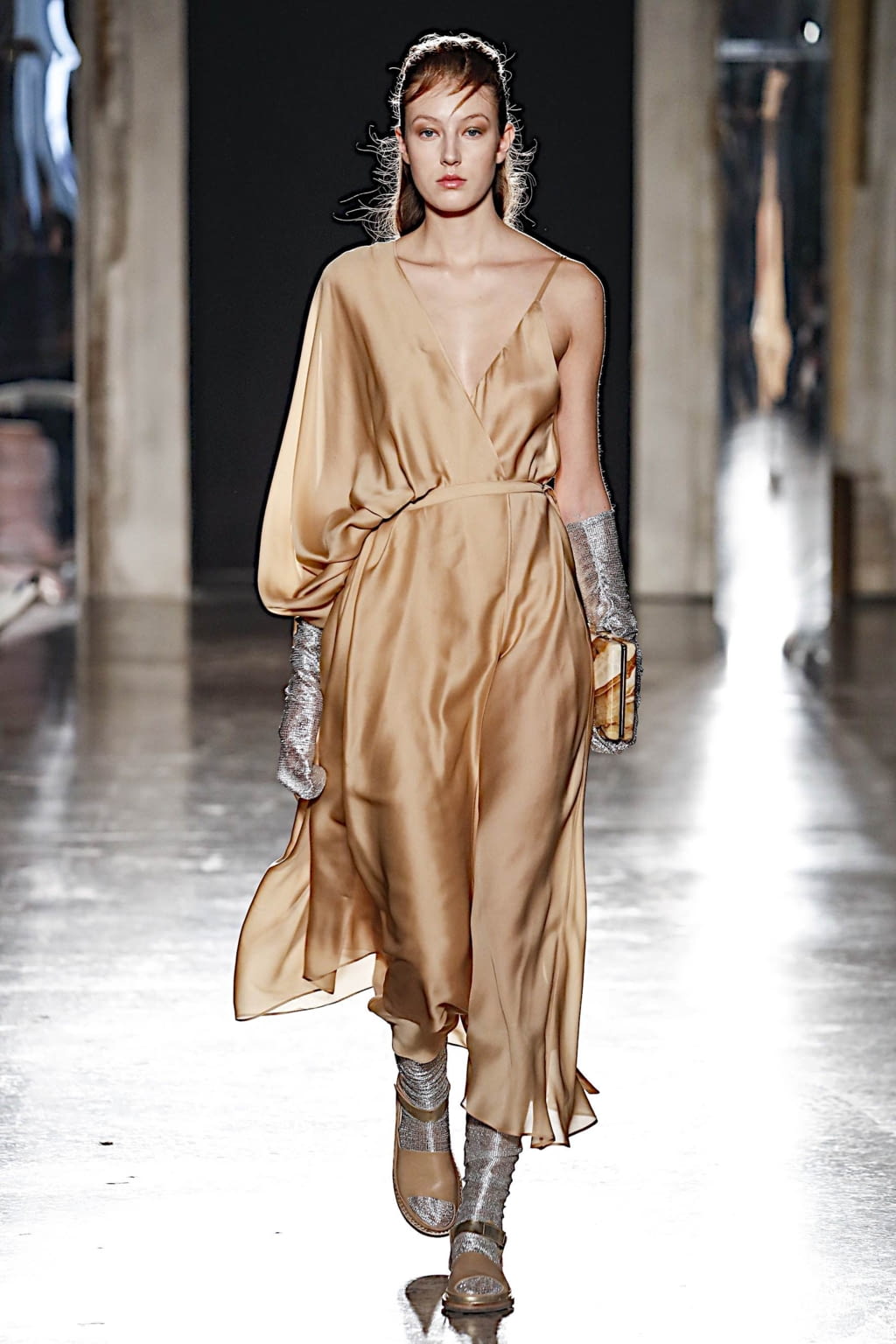 Fashion Week Milan Fall/Winter 2019 look 8 de la collection Alberto Zambelli womenswear