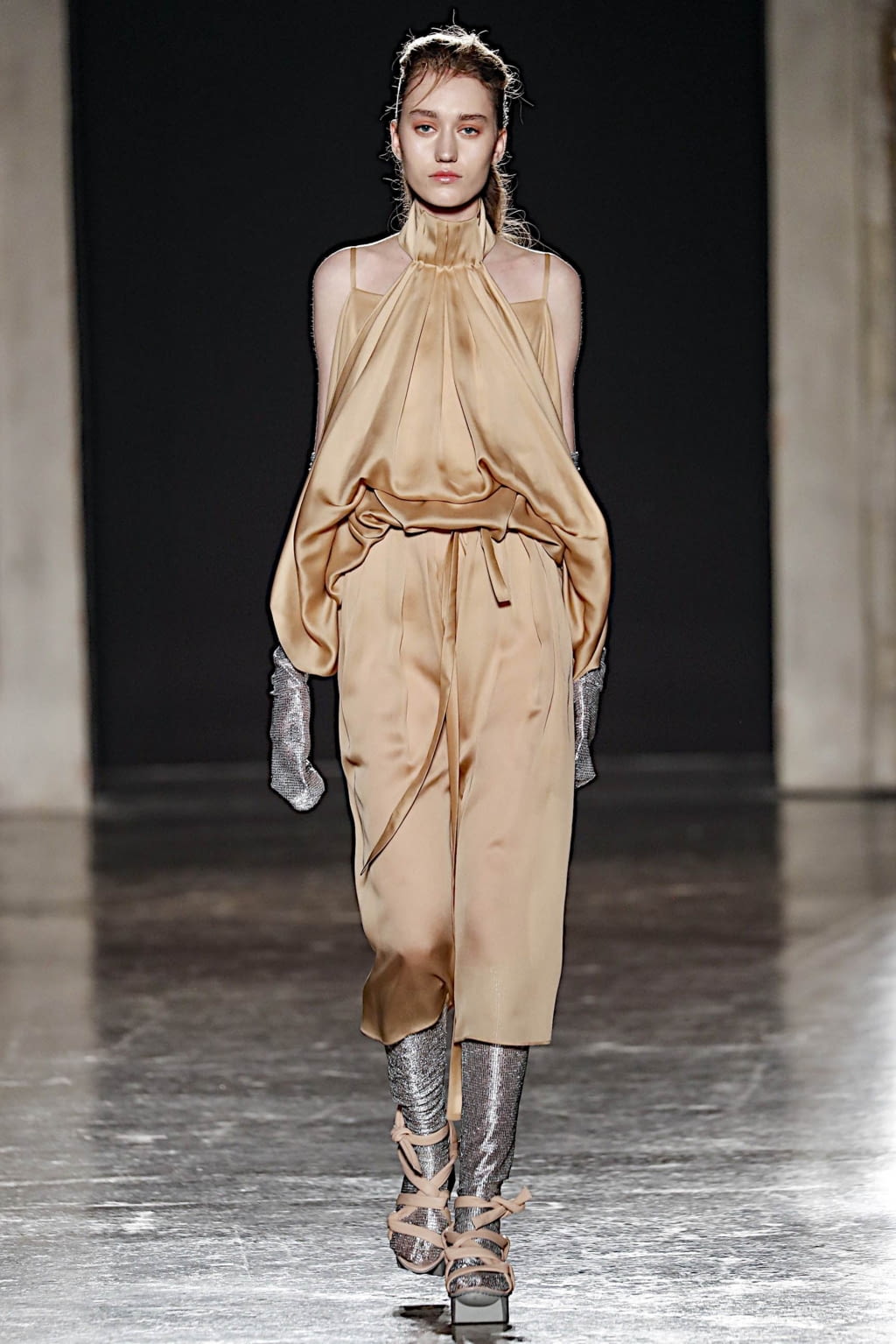 Fashion Week Milan Fall/Winter 2019 look 11 de la collection Alberto Zambelli womenswear