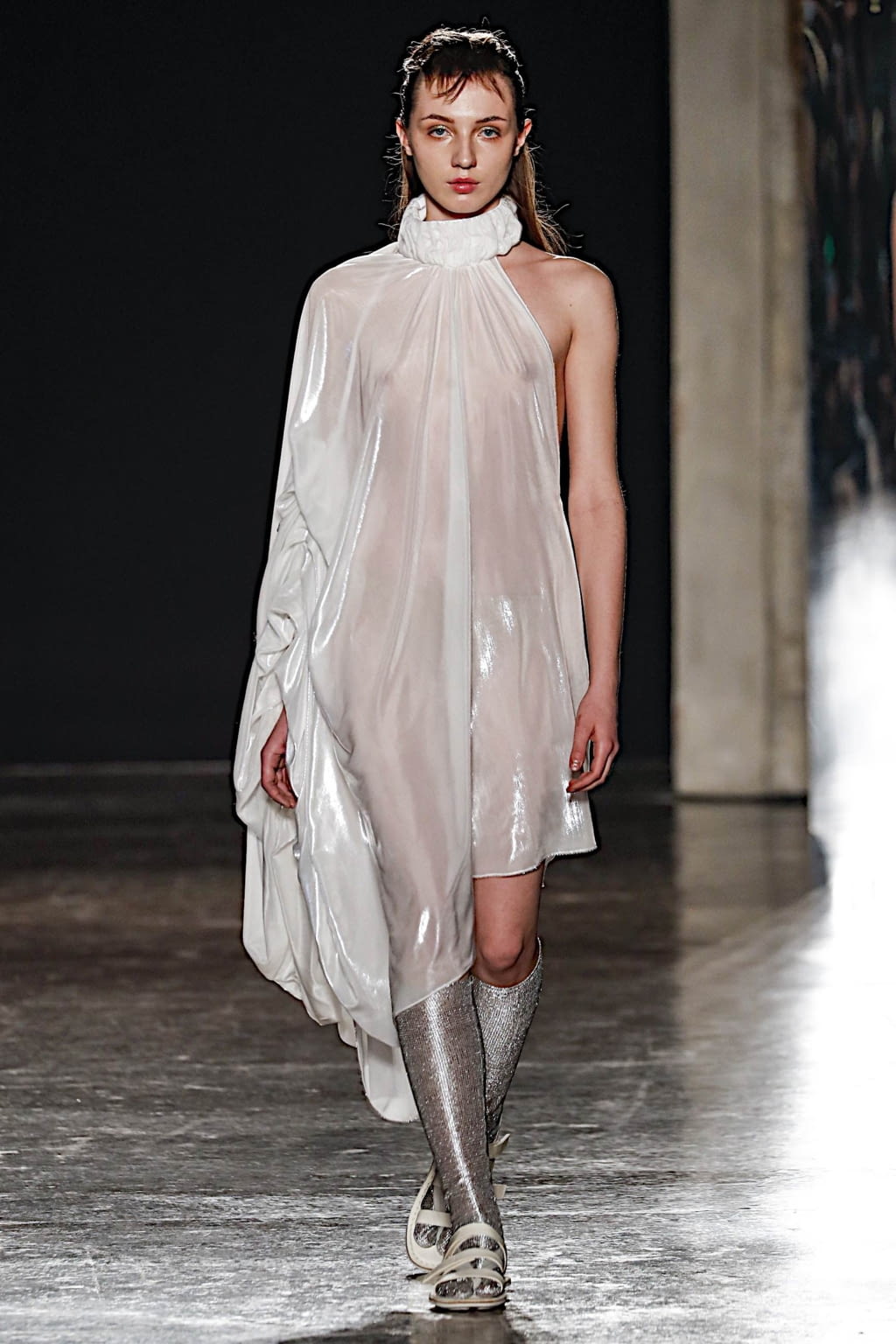 Fashion Week Milan Fall/Winter 2019 look 16 de la collection Alberto Zambelli womenswear