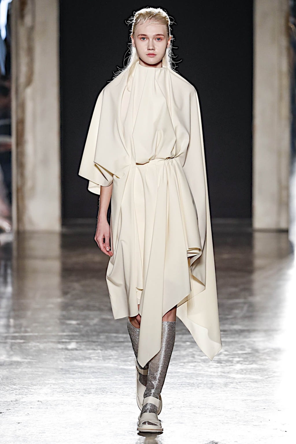 Fashion Week Milan Fall/Winter 2019 look 20 de la collection Alberto Zambelli womenswear
