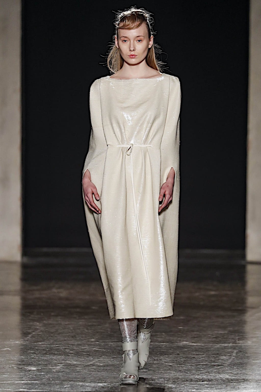 Fashion Week Milan Fall/Winter 2019 look 25 de la collection Alberto Zambelli womenswear