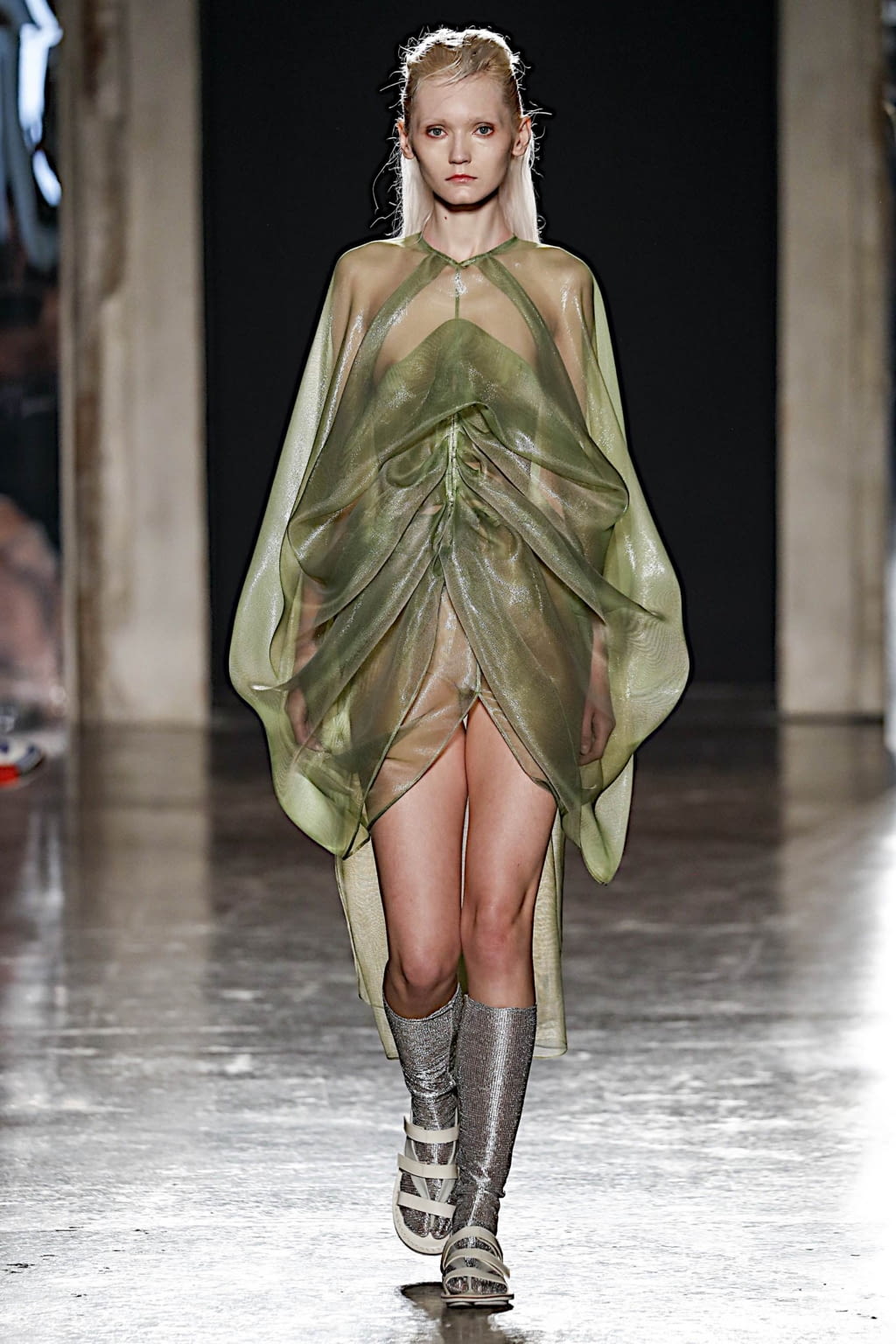 Fashion Week Milan Fall/Winter 2019 look 32 from the Alberto Zambelli collection 女装