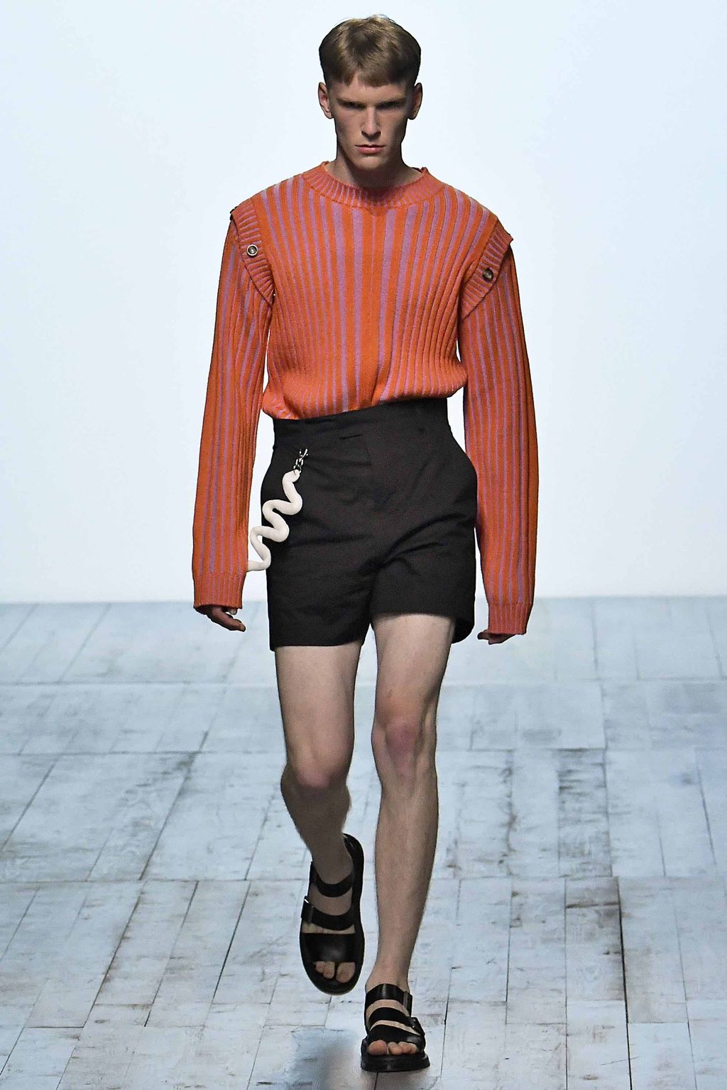 Fashion Week London Spring/Summer 2019 look 4 from the Alex Mullins collection menswear