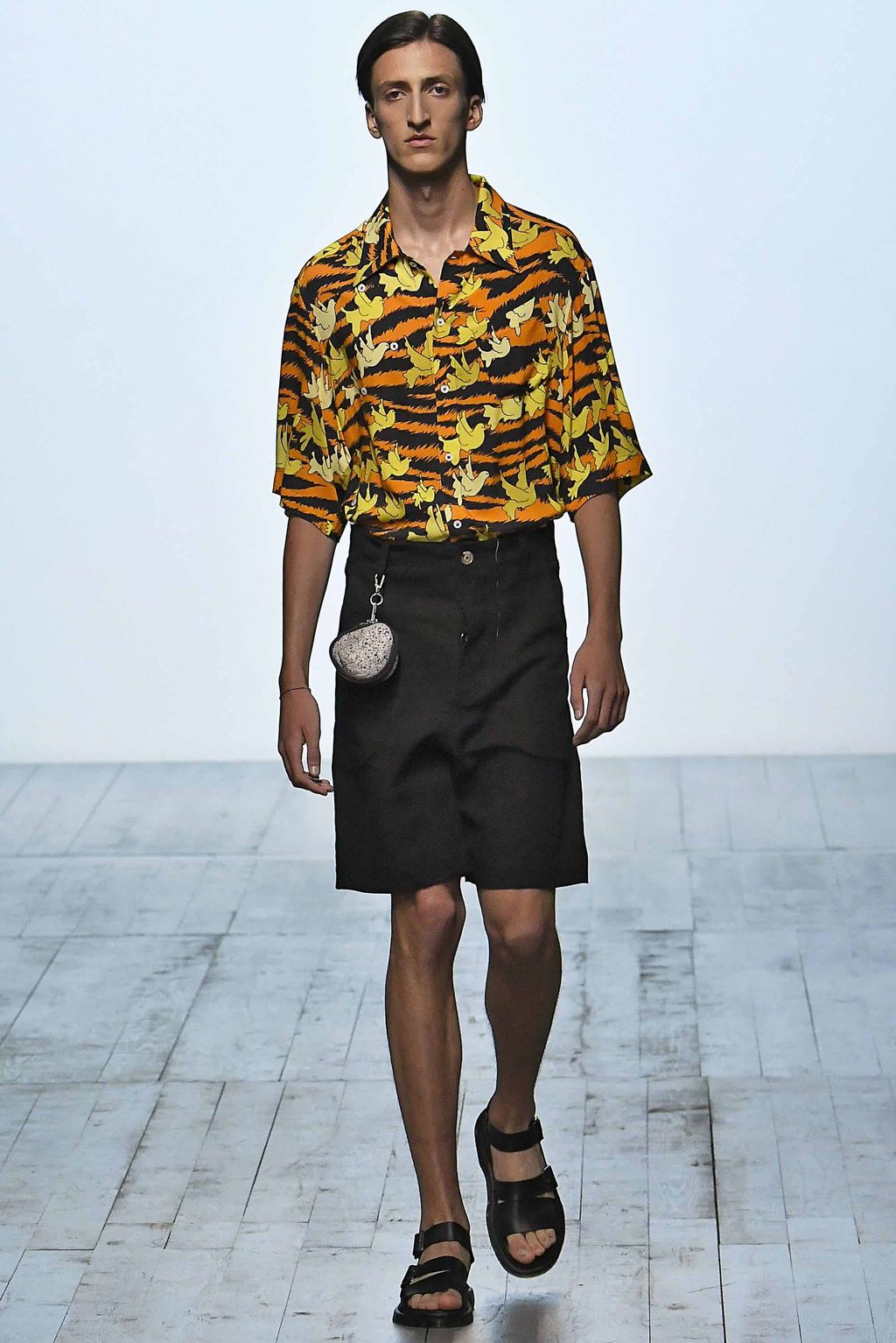 Fashion Week London Spring/Summer 2019 look 15 from the Alex Mullins collection menswear