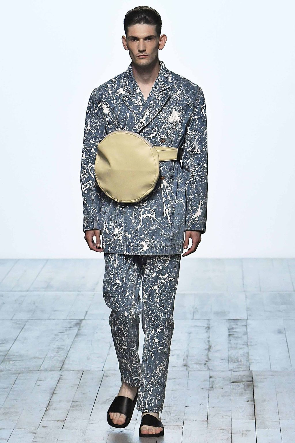 Fashion Week London Spring/Summer 2019 look 16 from the Alex Mullins collection menswear