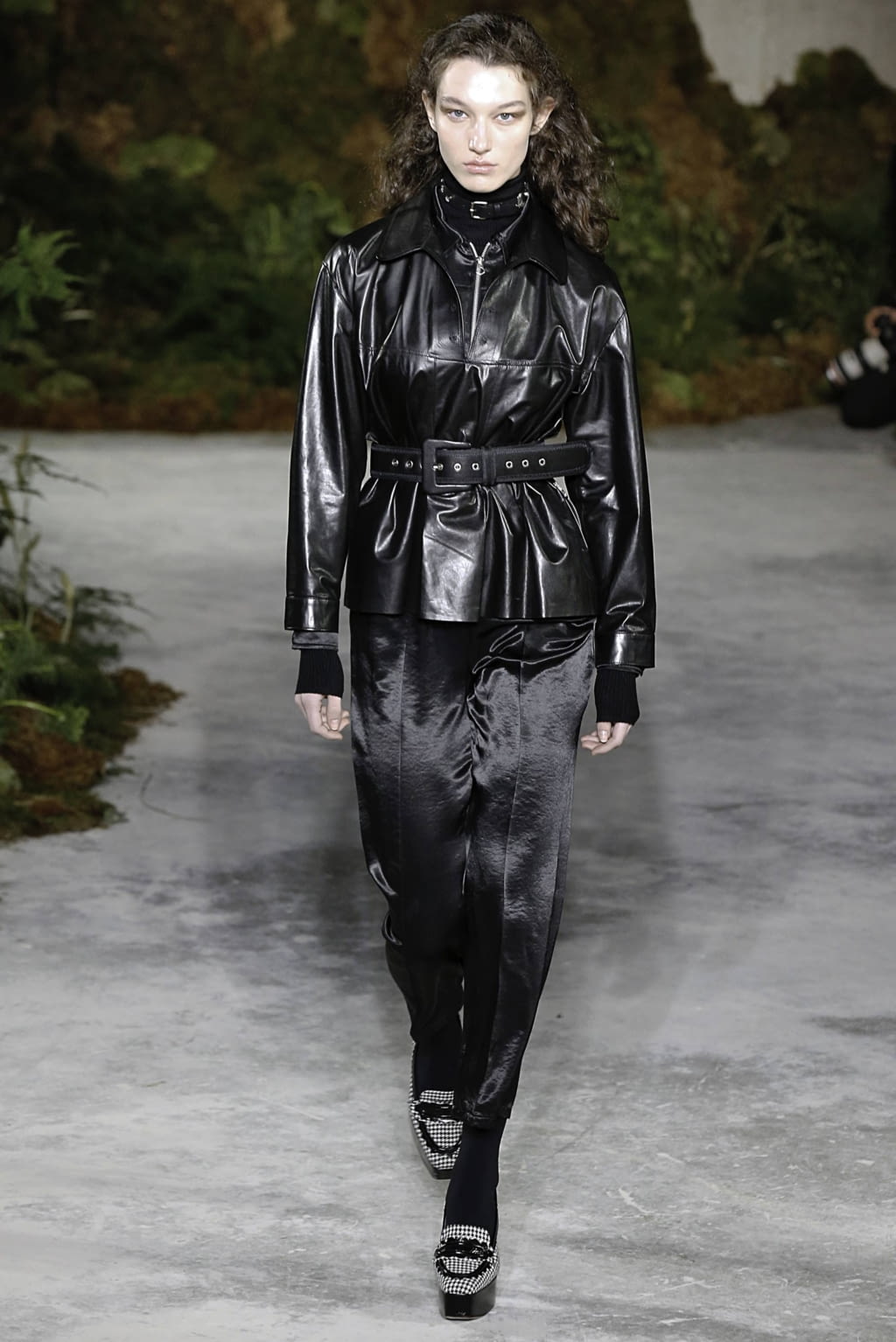 Fashion Week London Fall/Winter 2019 look 1 from the Alexa Chung collection 女装