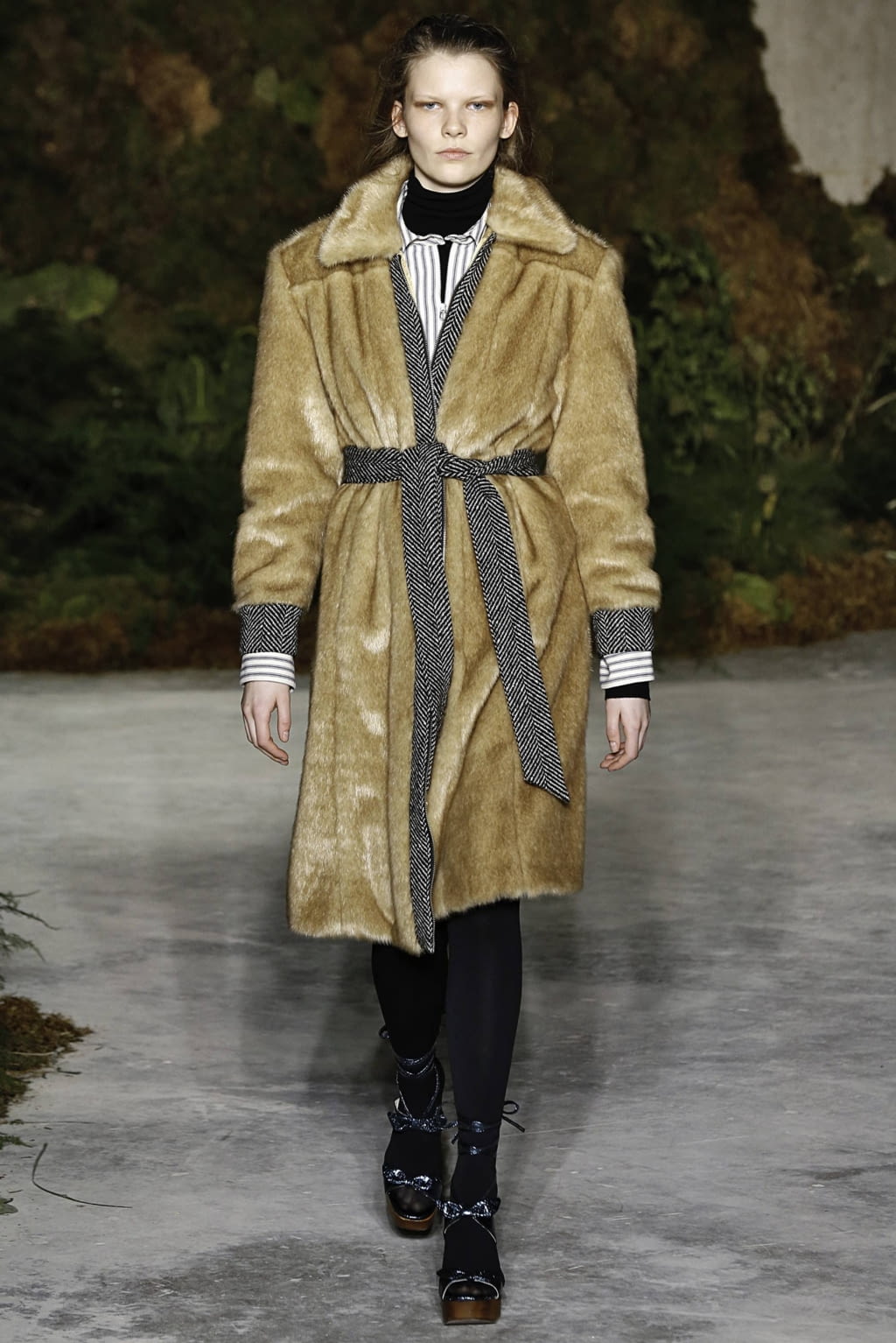 Fashion Week London Fall/Winter 2019 look 7 from the Alexa Chung collection 女装