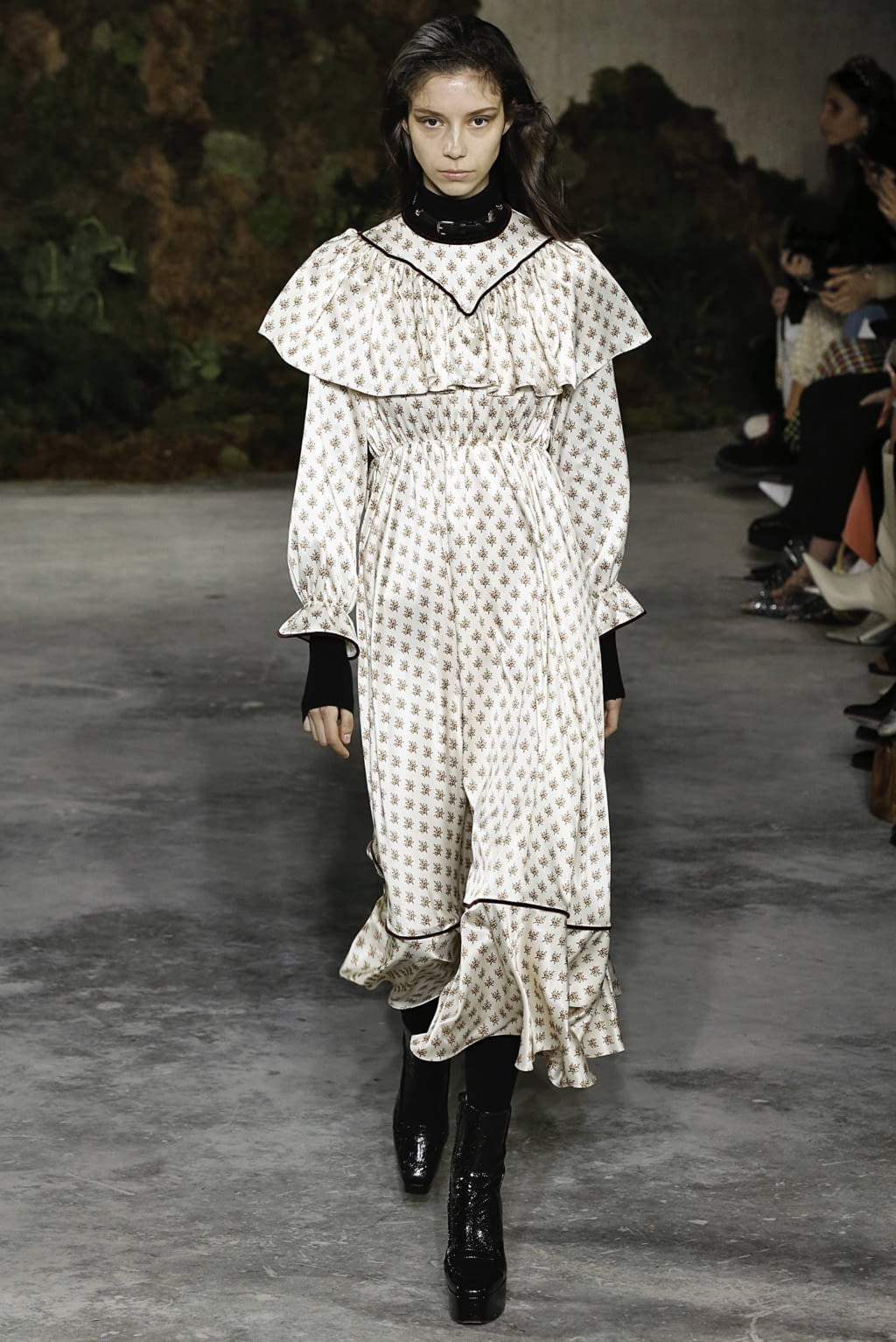 Fashion Week London Fall/Winter 2019 look 11 from the Alexa Chung collection 女装