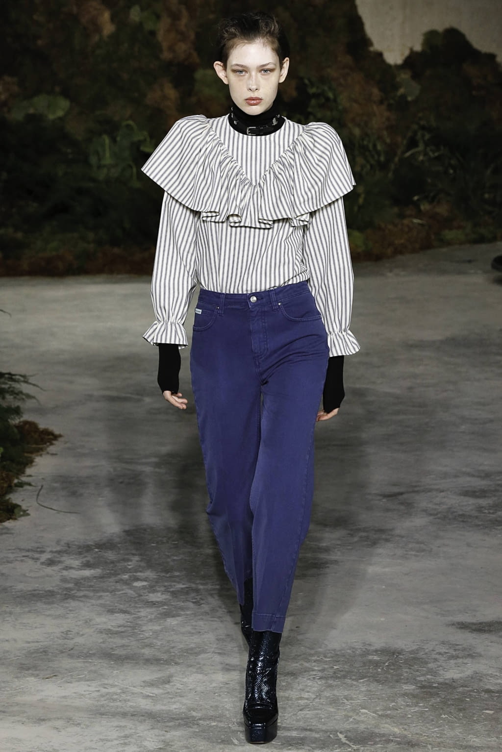 Fashion Week London Fall/Winter 2019 look 15 from the Alexa Chung collection womenswear