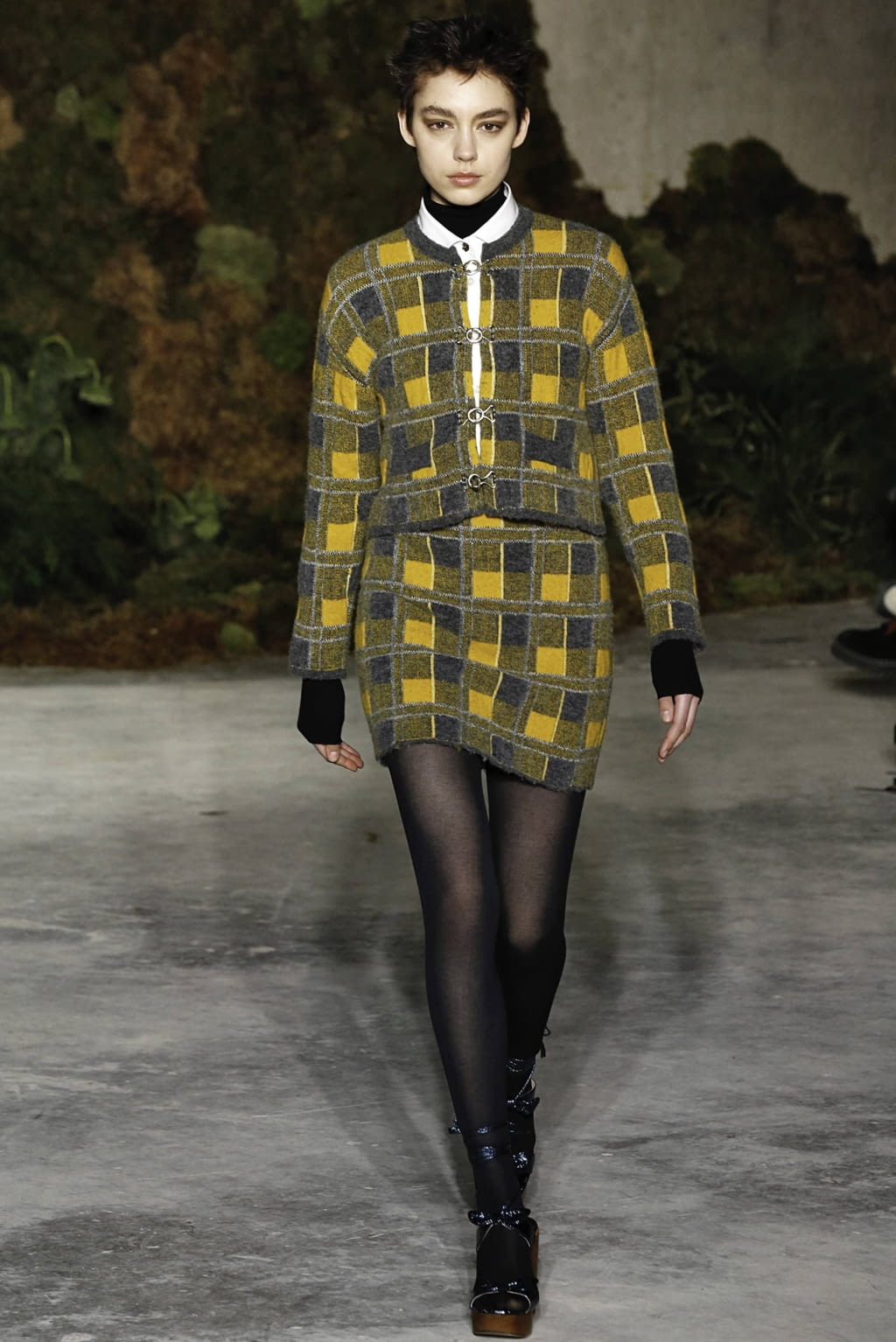 Fashion Week London Fall/Winter 2019 look 21 from the Alexa Chung collection womenswear