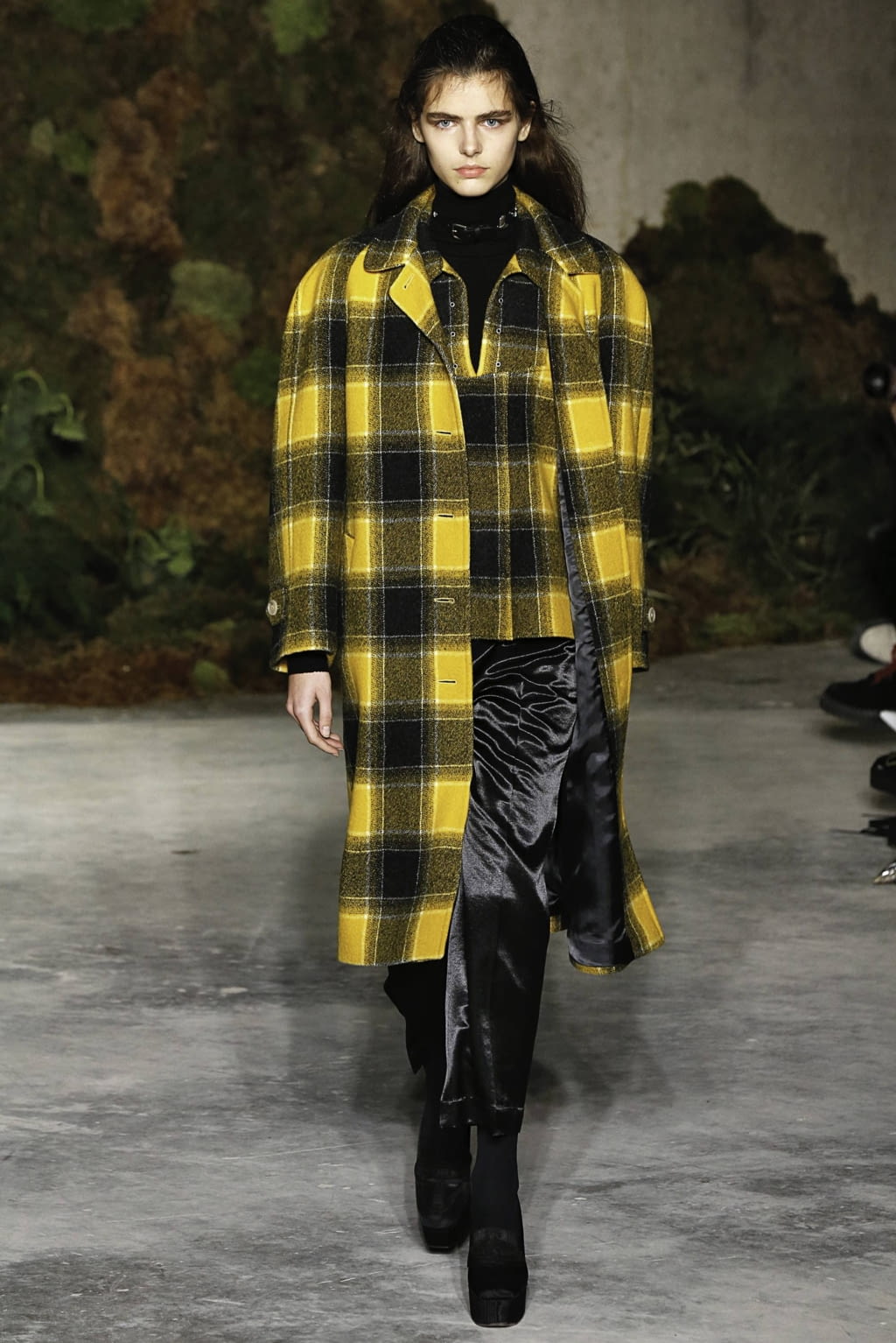 Fashion Week London Fall/Winter 2019 look 23 from the Alexa Chung collection womenswear