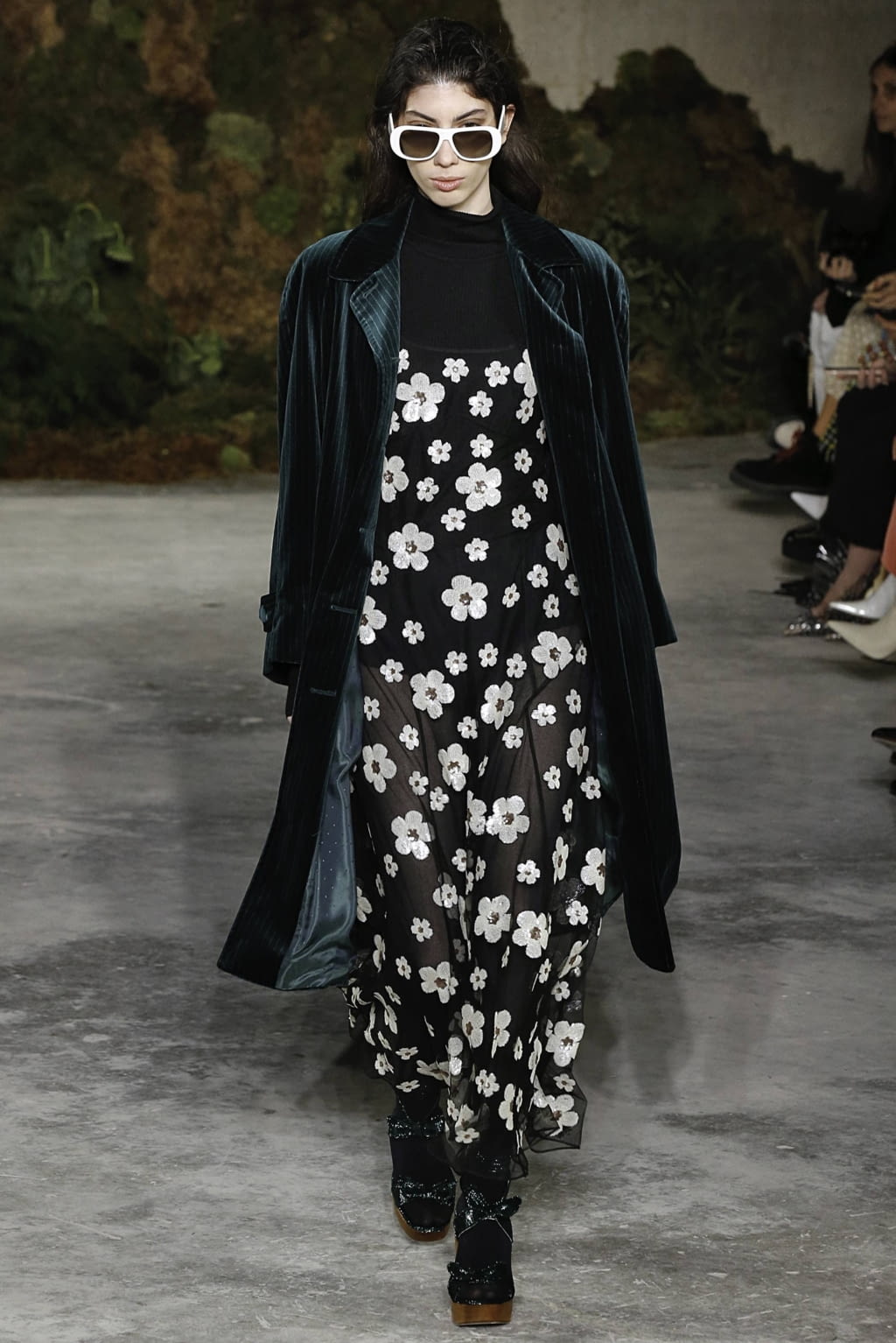 Fashion Week London Fall/Winter 2019 look 25 from the Alexa Chung collection womenswear