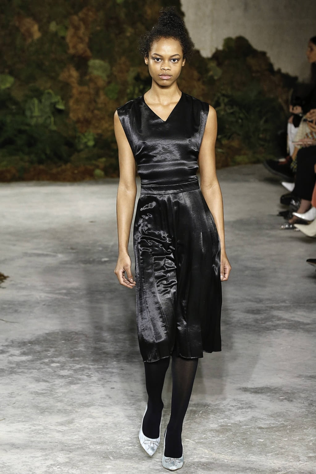 Fashion Week London Fall/Winter 2019 look 30 from the Alexa Chung collection 女装