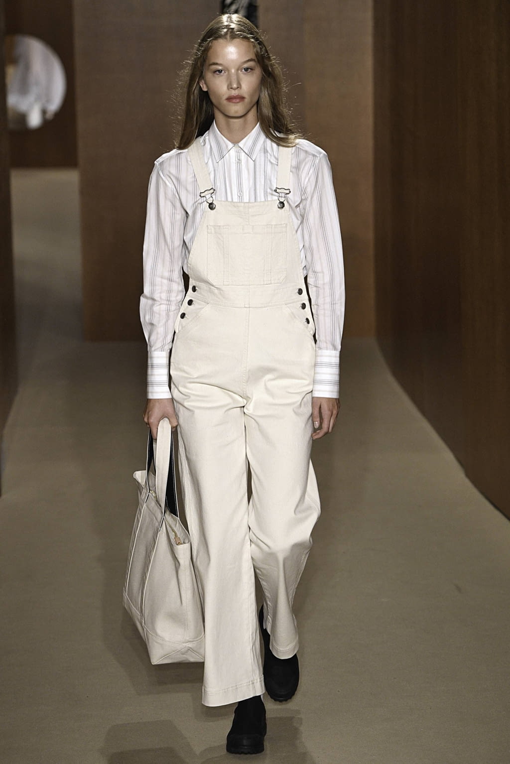 Fashion Week London Spring/Summer 2019 look 3 from the Alexa Chung collection womenswear