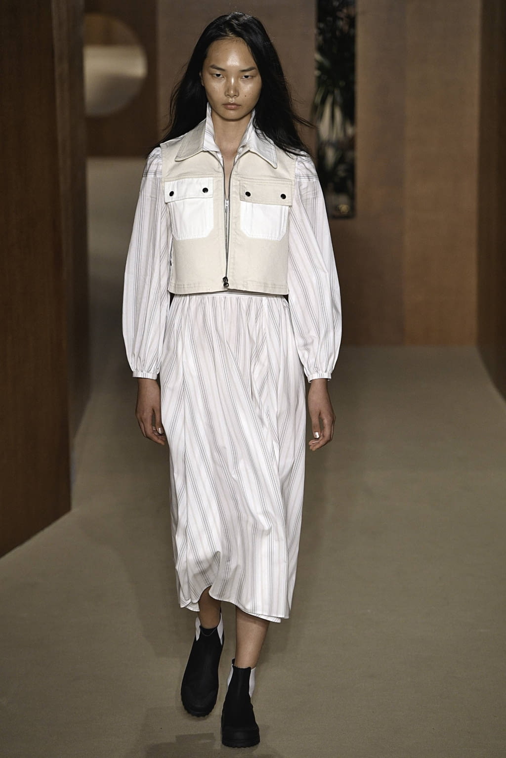 Fashion Week London Spring/Summer 2019 look 7 from the Alexa Chung collection womenswear