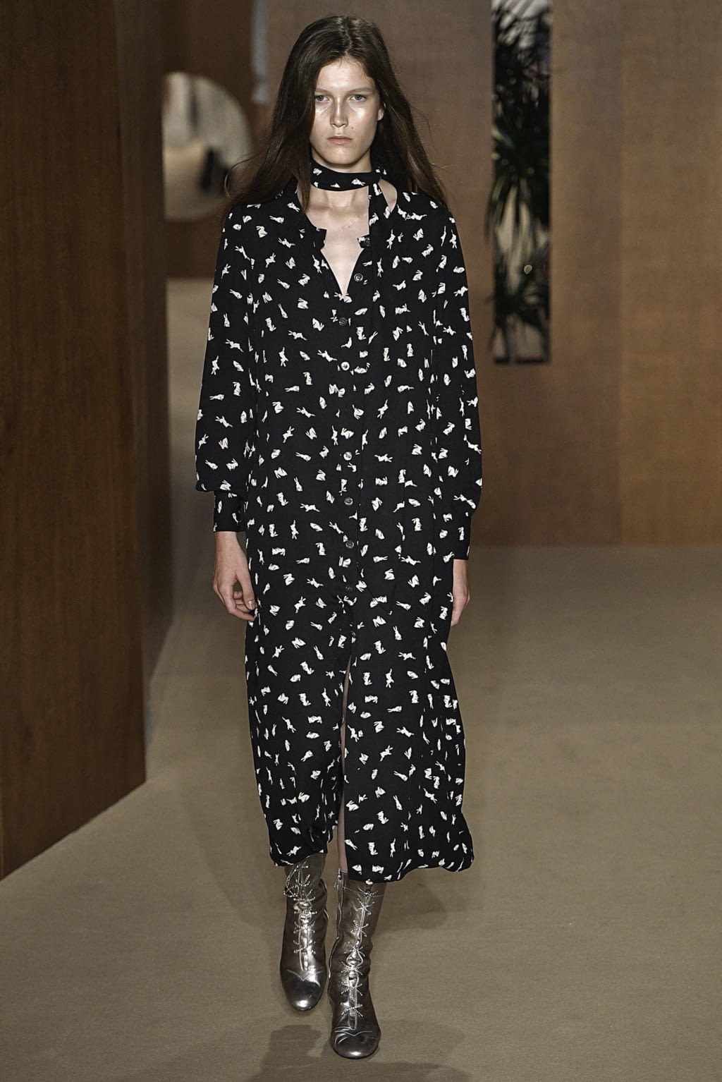 Fashion Week London Spring/Summer 2019 look 11 from the Alexa Chung collection 女装