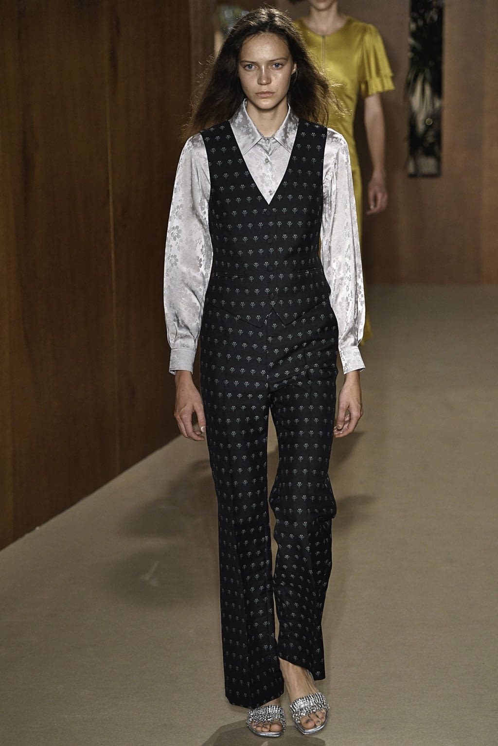Fashion Week London Spring/Summer 2019 look 13 from the Alexa Chung collection 女装