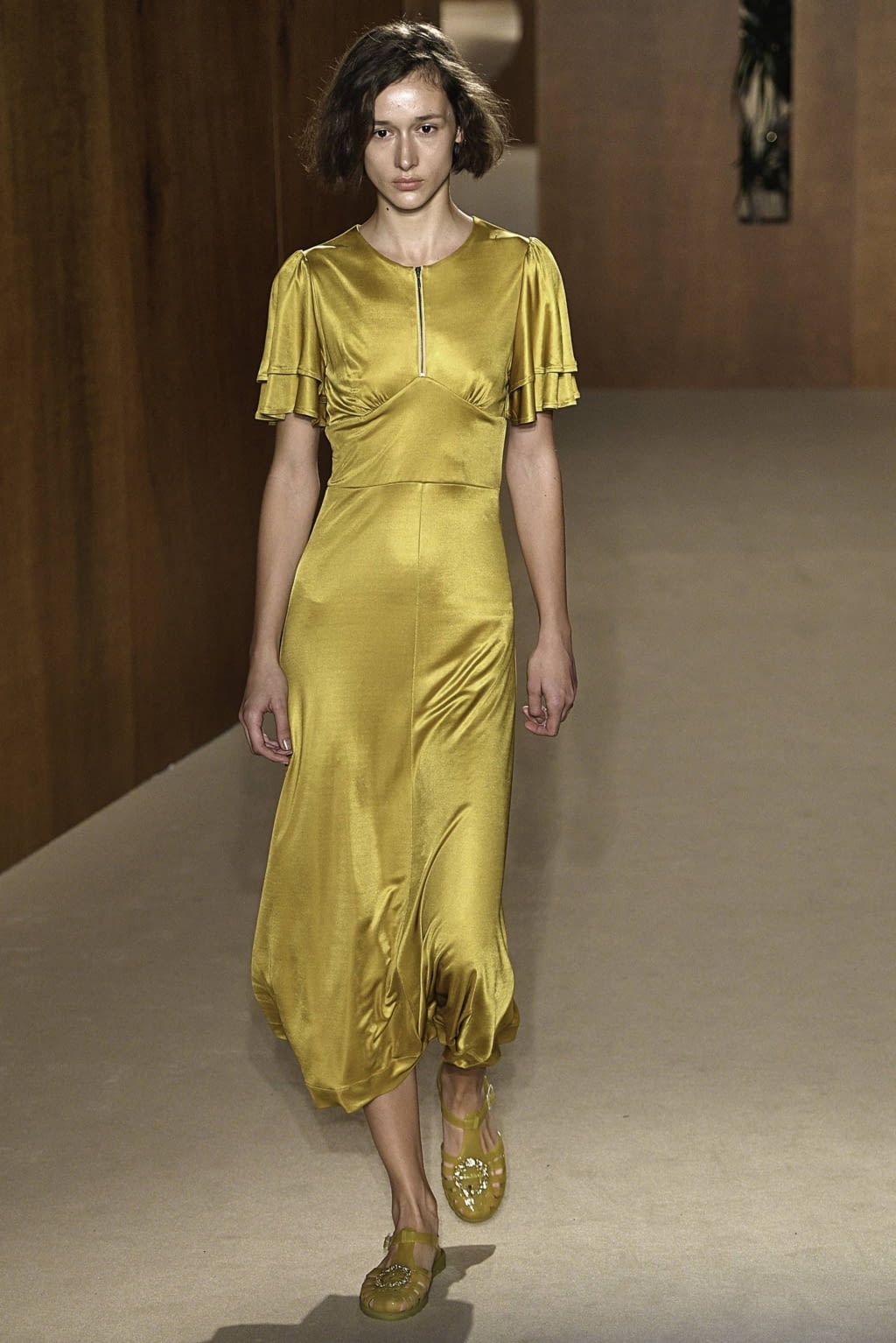 Fashion Week London Spring/Summer 2019 look 14 from the Alexa Chung collection womenswear