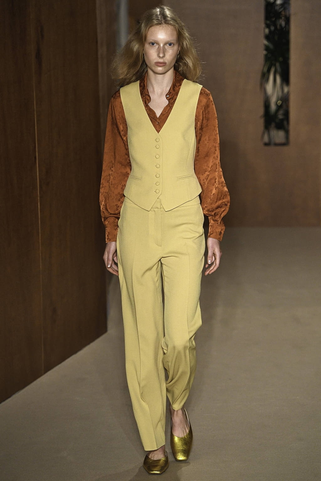Fashion Week London Spring/Summer 2019 look 15 from the Alexa Chung collection 女装