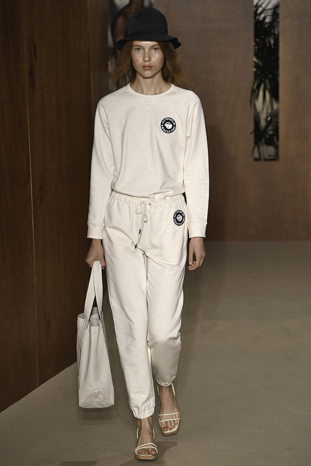 Fashion Week London Spring/Summer 2019 look 24 from the Alexa Chung collection womenswear