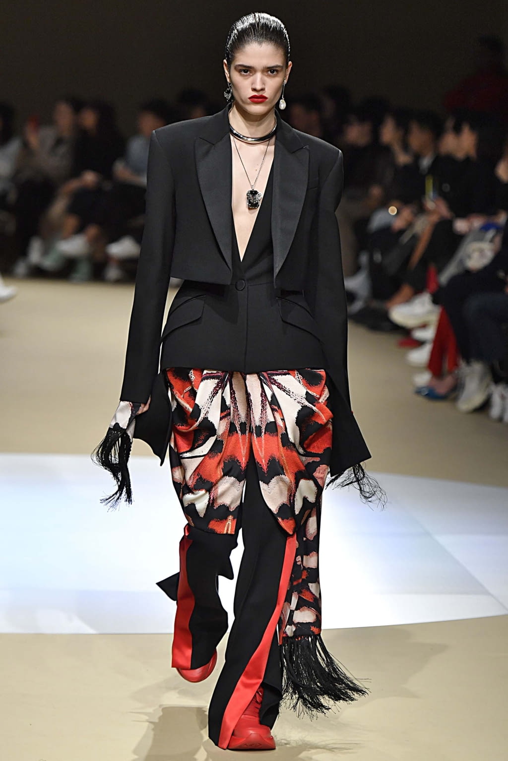 Fashion Week Paris Fall/Winter 2018 look 8 from the Alexander McQueen collection 女装
