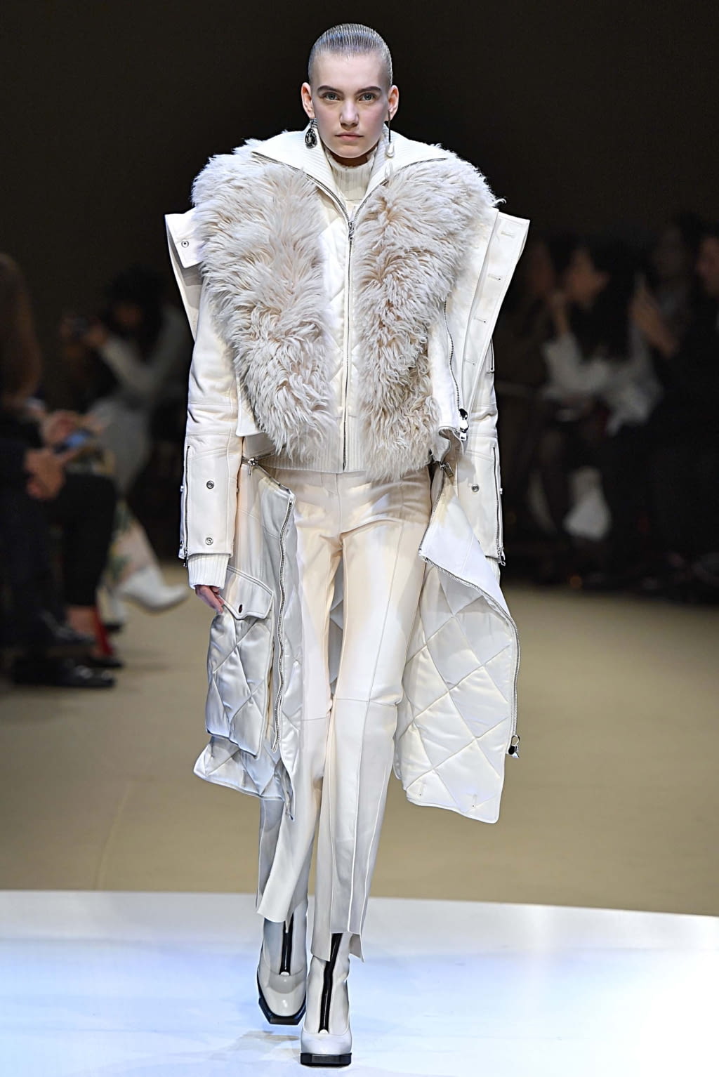 Fashion Week Paris Fall/Winter 2018 look 15 from the Alexander McQueen collection 女装