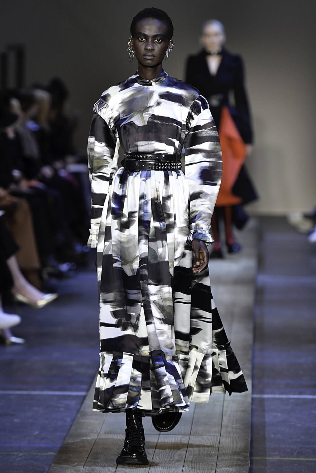 Fashion Week Paris Fall/Winter 2019 look 7 de la collection Alexander McQueen womenswear