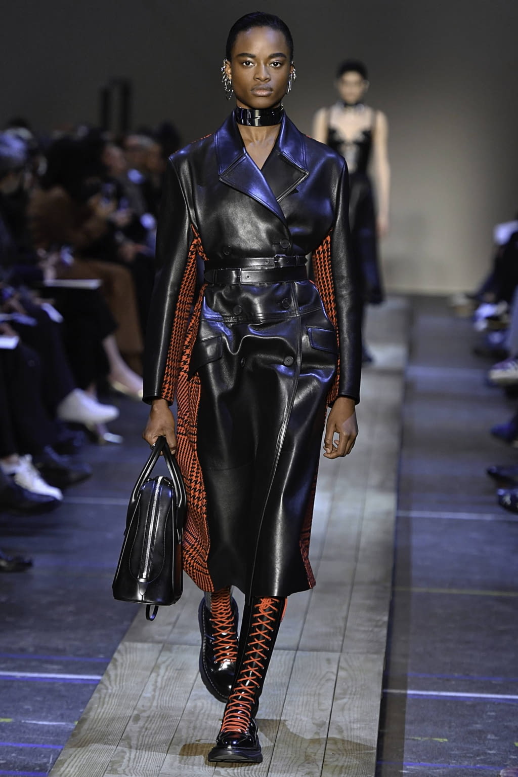 Fashion Week Paris Fall/Winter 2019 look 12 from the Alexander McQueen collection womenswear