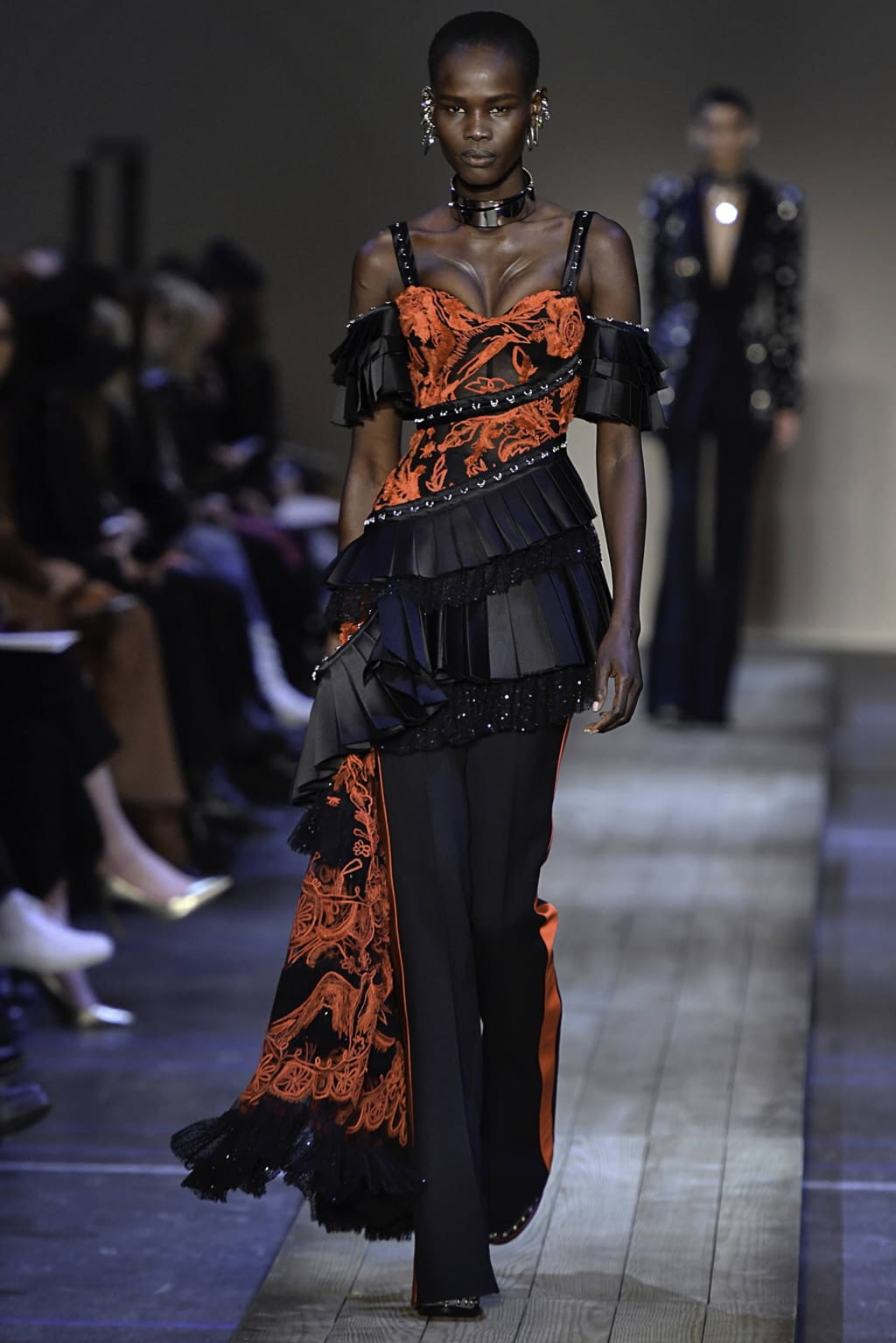 Fashion Week Paris Fall/Winter 2019 look 30 from the Alexander McQueen collection 女装
